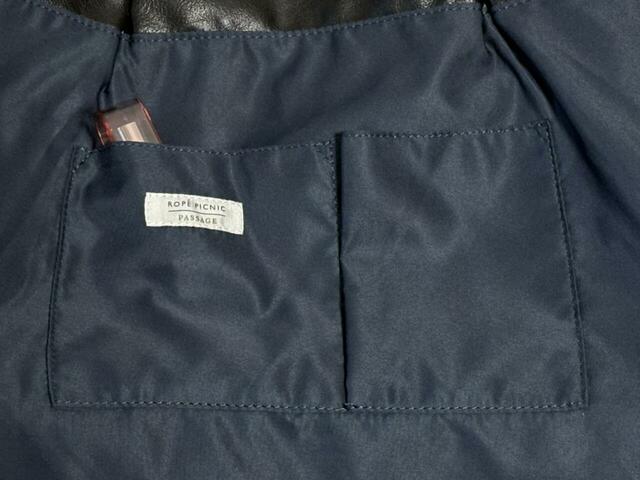 【ロペピクニック　洗えるメッシュハンドルトートバッグ】内部には小さめのポケットが2つ。小物の整理にぴったりです♪