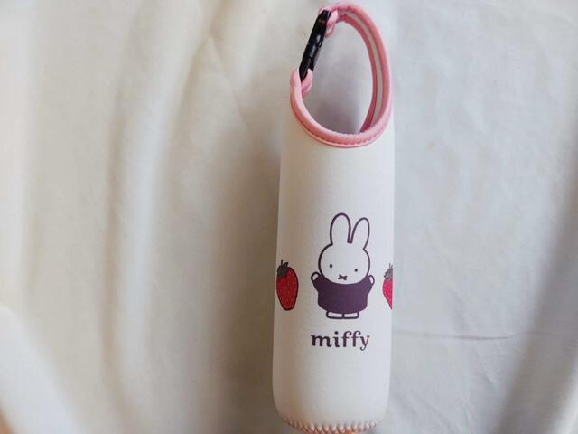 ホワイト×ピンクで可愛らしい印象