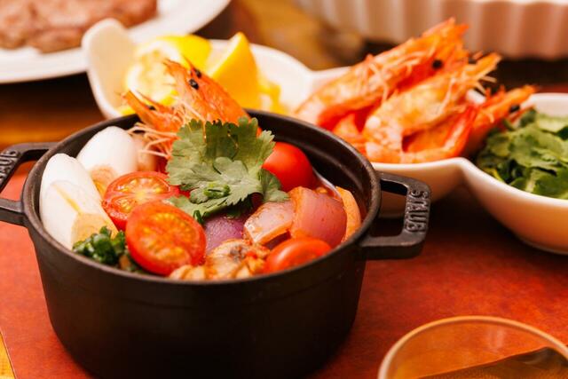 「＜ランチ＞トムヤムクン」＜期間：2025年4月1日～6月30日＞【鉄板焼ステーキ食べ放題！アジア各国のグルメも好きなだけ！川崎日航ホテルで豪華ブッフェ開催！】