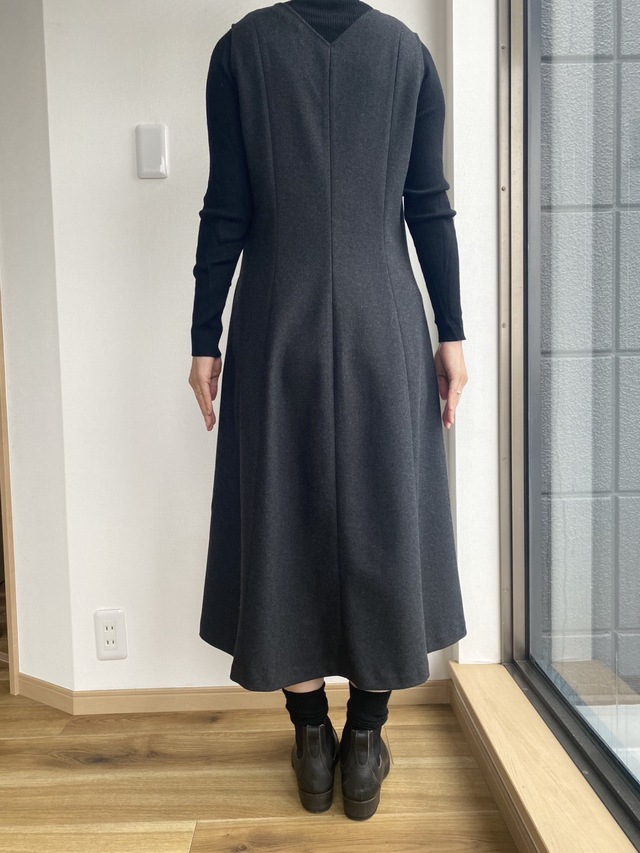 【UNIQLO ブラッシュドジャージーワンピース】フィット&フレアのデザインで野暮ったく見えません◎