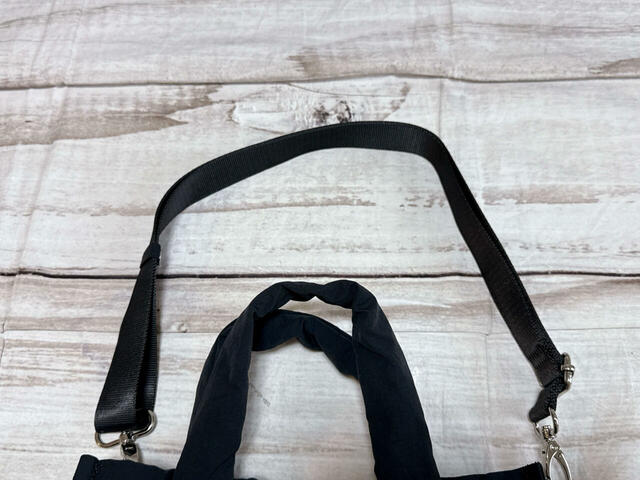 取り外し可能なストラップ付き！2Wayで使えます♪