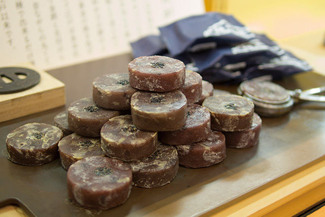 榮太樓總本鋪 喫茶室 雪月花 日本橋本店（日本橋）／金つば（216円）はお土産にもぴったり