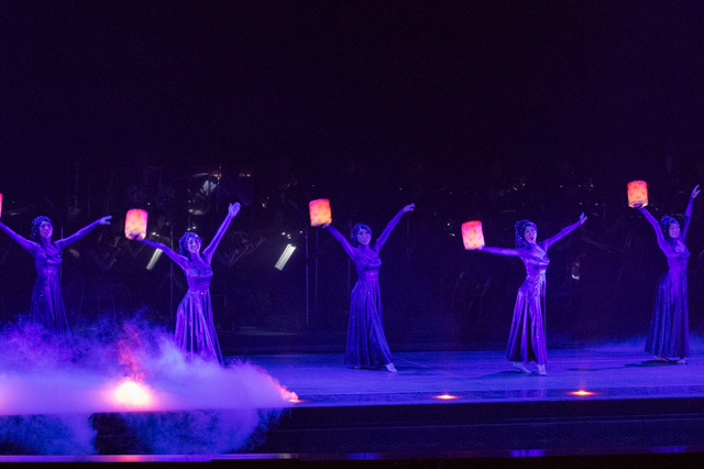 バレンタイン・ナイト 2016 「I See the Light」 ダンサー 撮影:YOSHI