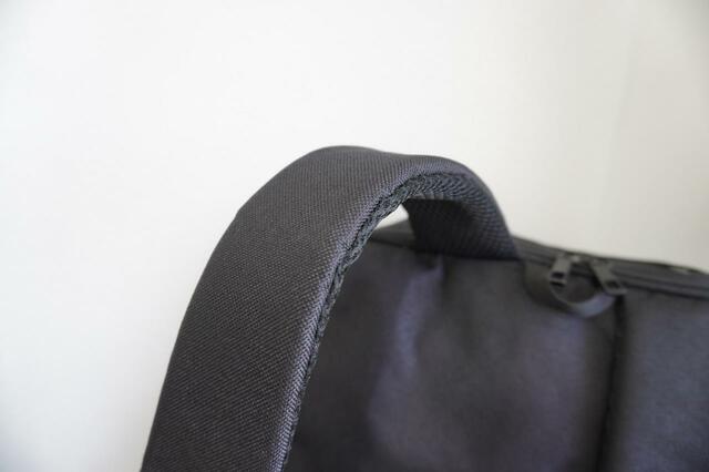 ふかふかのストラップ。メッシュ素材で通気性◎