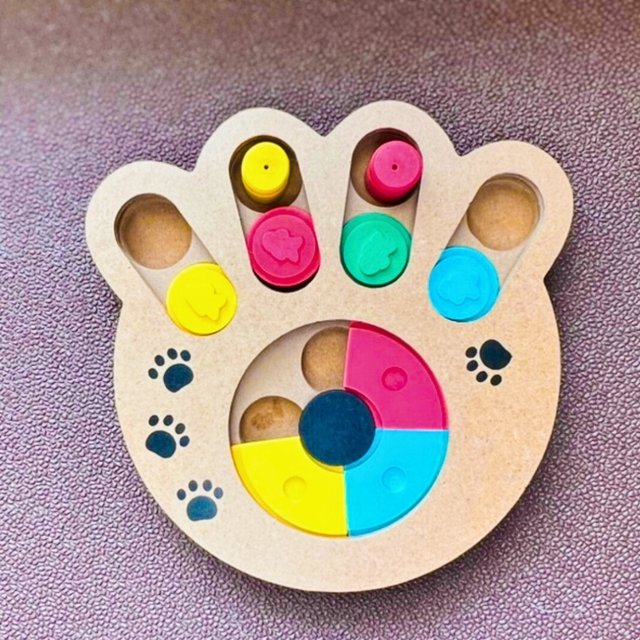 【ニトリ おやつを入れて遊べる知育トイ(足跡 モク)】木製の知育トイ、足跡型でかわいい！