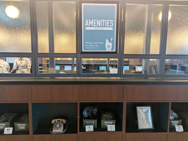 【星野リゾート 1955 東京ベイ】アメニティはコンシェルジュデスクの下にあるものを自分で必要なだけとっていくスタイル