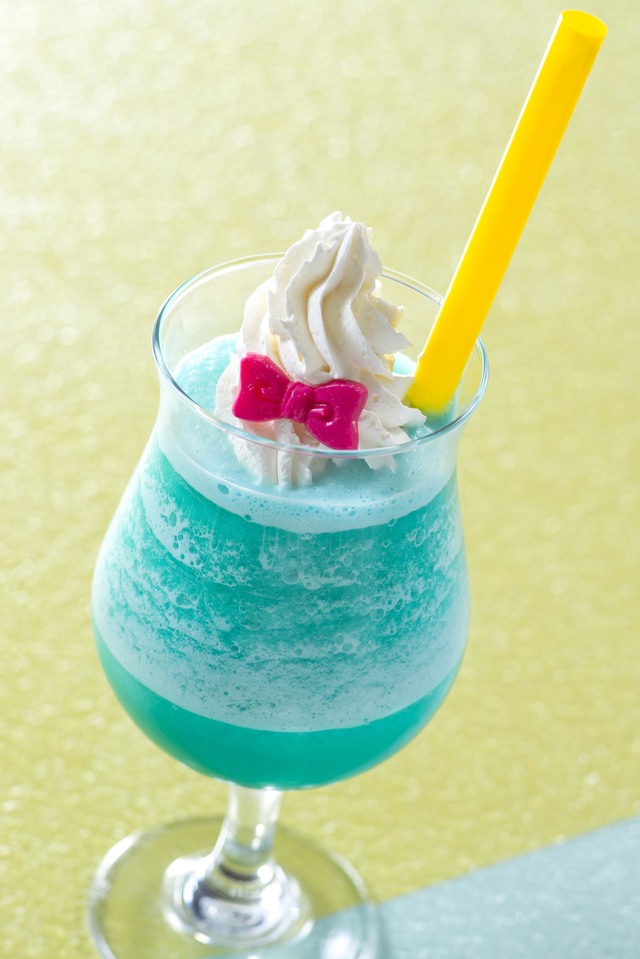 ドナルドの“ハッピーバースデー・トゥ・ミー！”スペシャルノンアルコールカクテル 1,500円｜ディズニーアンバサダーホテル「ハイピリオン・ラウンジ」