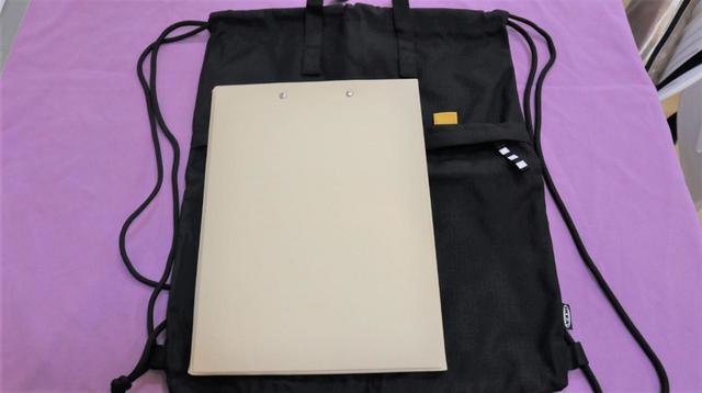 【IKEA VARLDENS ヴェルデンス ジムバッグ】A4ファイルを置いてみました
