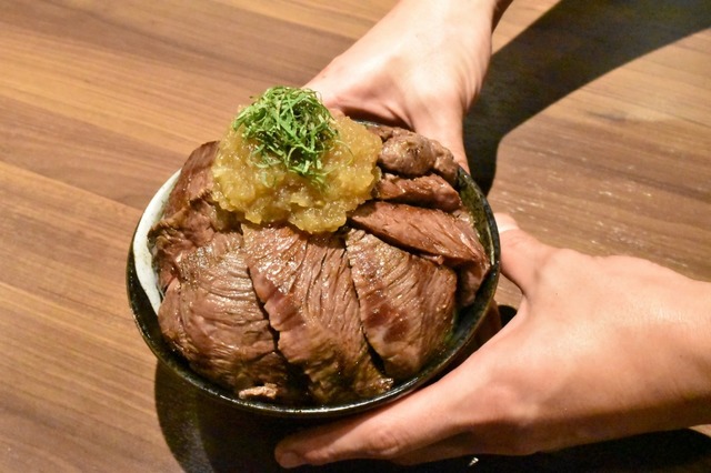 テーブルに置くとドシッ！！と音がした