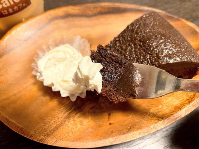 【はま寿司 濃厚ガトーショコラ】お好みでホイップと一緒に