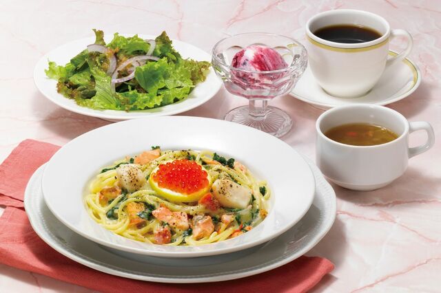 【ロイヤルホスト】「帆立とサクラマスのクリームスパゲティ スペシャルランチ」2,618円（税込）