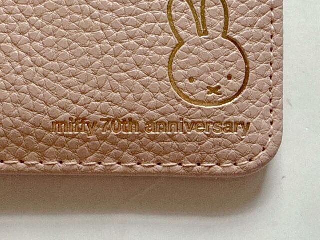 70周年を記念したロゴも箔押しされており、特別感たっぷり！
