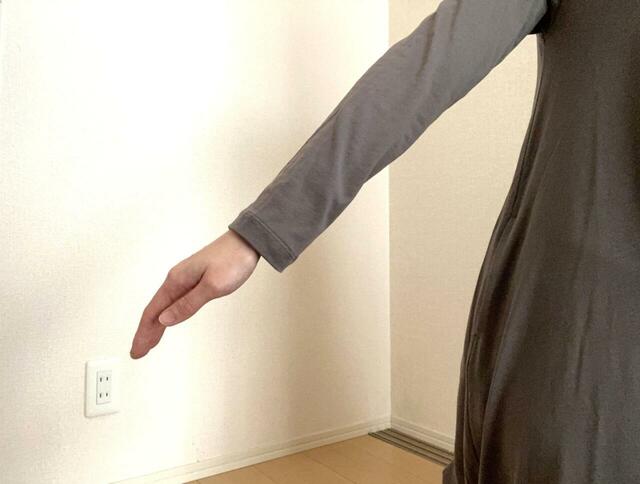 【無印良品　なめらか天竺編みクルーネック長袖ワンピース】袖はややすっきりめ。腕まわりが気になる方は少しタイトに感じるかも