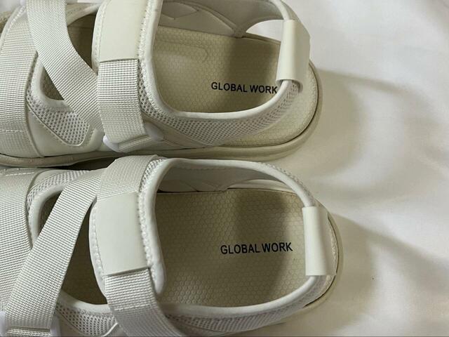 【GLOBAL WORK エアかるベルトスニーカーサンダル】インソールのロゴがかわいい！