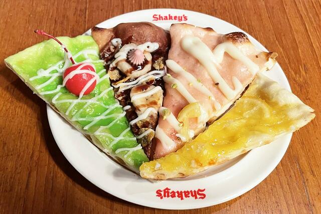 色とりどりのスイーツ系のかわいいピザ