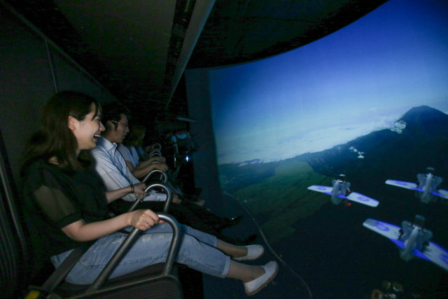 富士急ハイランド「富士飛行社」