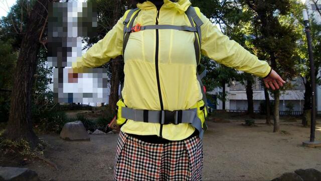 【ワークマン イナレムギア シェルパック80】胸と腰のベルトでしっかりと支えます