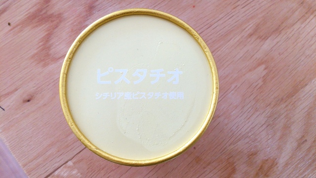 シチリア産ピスタチオを贅沢に使用したOKストアのピスタチオアイス