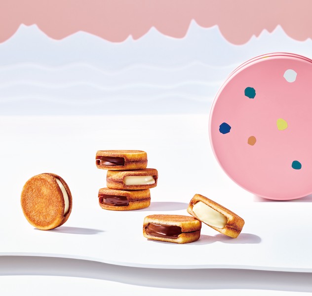 ＜SNOWS〈スノー）＞「スノーサンド バレンタイン限定缶」 (（白と黒 各3個入り)　税込1,512円  