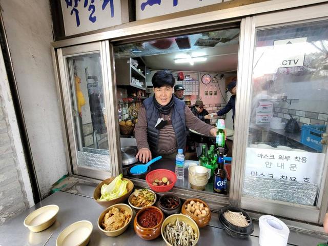 筆者行きつけの立ち飲み屋「トゥンスンイネ」