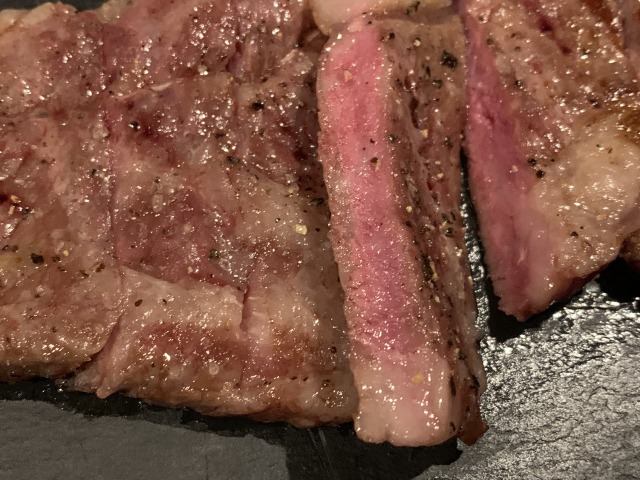 ワインビーフは柔らかくてジューシー！シンプルに塩胡椒で焼くのがおすすめ