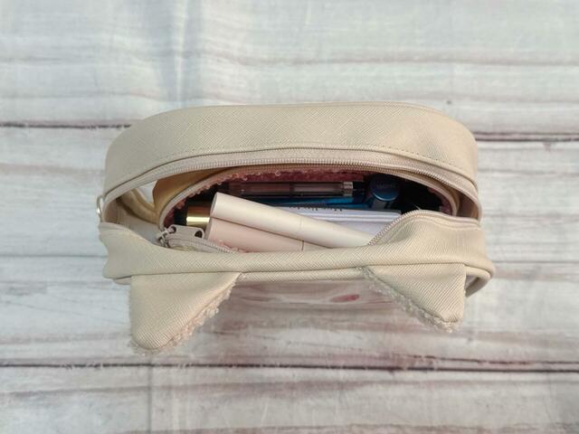 クリアポーチにファーポーチを収納しても中が見やすくてGood！