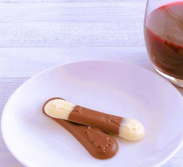 【カルディ】「カーラ キッテンズキッス（ミルク＆ホワイト）100g」甘口のワインと合うと思います