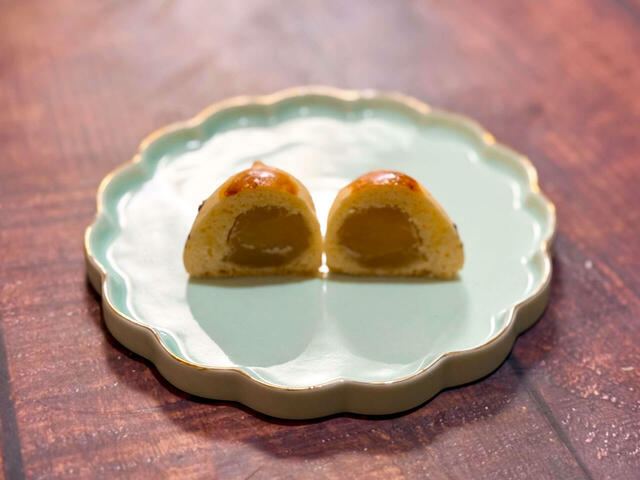 少しかわいそうですが、断面もご紹介。白あんと栗の甘露煮が綺麗に見えています!