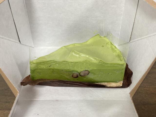 【スターバックス　アーモンドミルクの抹茶ムース】鮮やかな抹茶色が美味しそう！