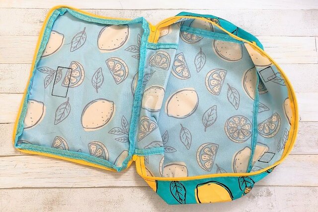 【カルディ レモンバッグ/トラベルポーチ】サイズは縦20×横25×マチ10cm。フェイスタオルが3枚入る大きさです