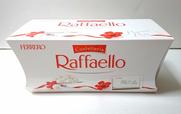 3つの異なる食感が見事に調和【日本フェレロ　ラファエロ　150g（15粒）×2箱（計300g）　998円】
