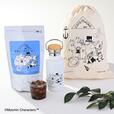 「オリジナル巾着付き『CAFE@HOME ムーミン谷 水淹れアイスコーヒー&ボトルセット」＜価格：4,499円（税込）＞【ムーミンのオリジナル巾着付きセットも♪『CAFE@HOME ムーミン谷 水淹れアイスコーヒー』が4月23日より数量限定で登場！】