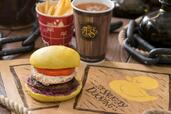 ダックリングドリームバーガー 単品900円、セット1,400円｜スナグリーダックリング｜「ラプンツェルの森」内レストラン｜東京ディズニーシー「ファンタジースプリングス」メニュー