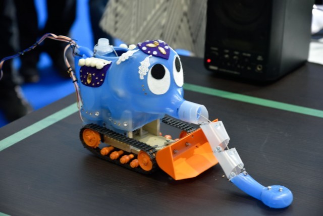 超ヘボいロボット「ヘボコン」のロボたち