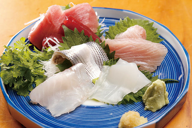 都内「うまい魚＆酒」が味わえる名店／酒の店 笹新（人形町）　刺身盛り合わせ　1360円