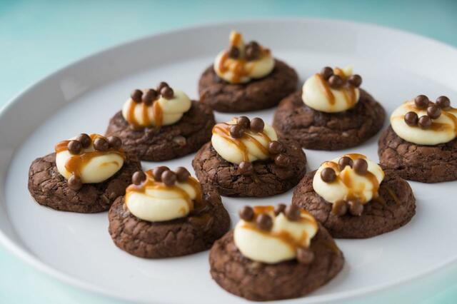 「チョコチップ・マカダミアクッキー」イメージ【ヒルトン福岡シーホーク PEANUTS(ピーナッツ)とのコラボレーションスイーツビュッフェ「SNOOPY’s Beach Party」】