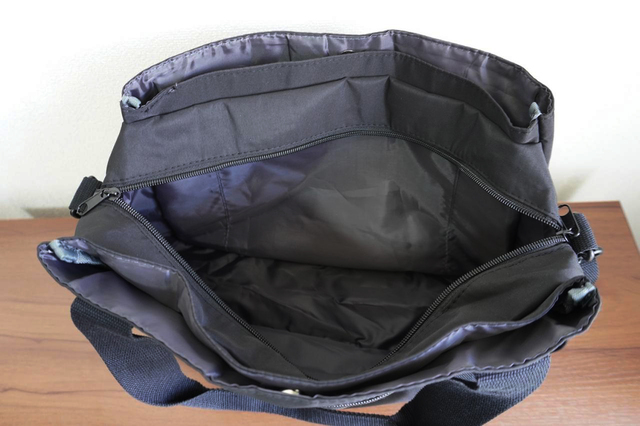 中は内ポケットがひとつ