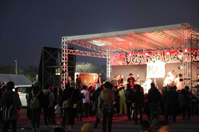 バンドのライブも行われます。