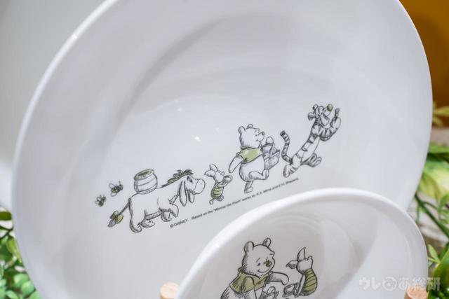 【くまのプーさん　ゆったりお買い物フェア】サイズで絵柄が異なる　© DISNEY. Based on the 