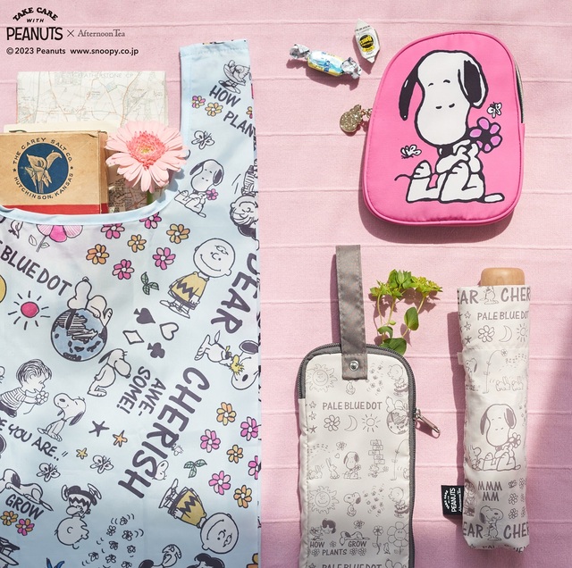 【Afternoon Tea×PEANUTS】ダイカットポーチ　￥2,200折りたたみ傘　￥4,290傘カバー　￥2,750ポケッタブルバッグM　￥2,200