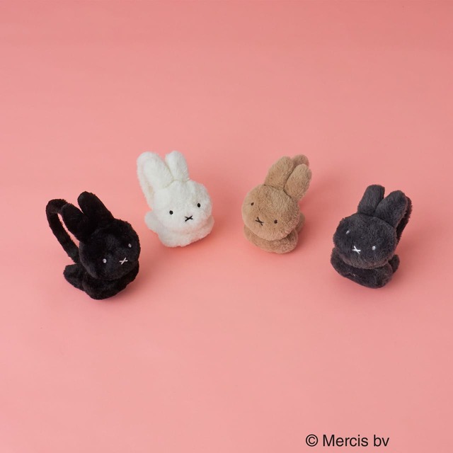 【ミッフィー×OPAQUE.CLIP】「miffy x OPAQUE.CLIP フェイクファーイヤマフ」4,479円/ふわふわのミッフィーのお顔を施したイヤーマフラー