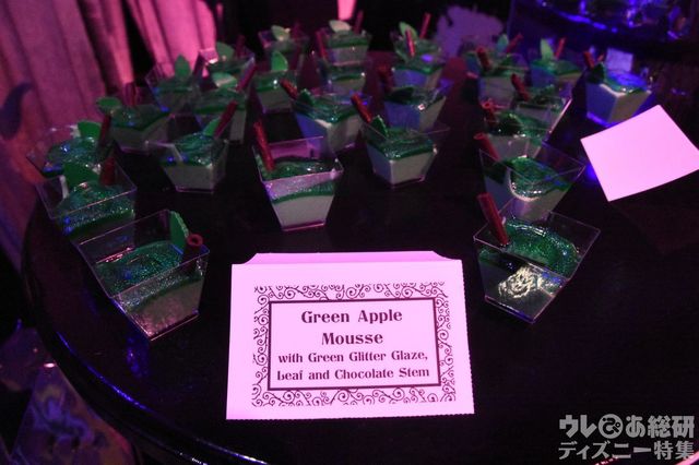 クイーンのイメージはりんごのデザート