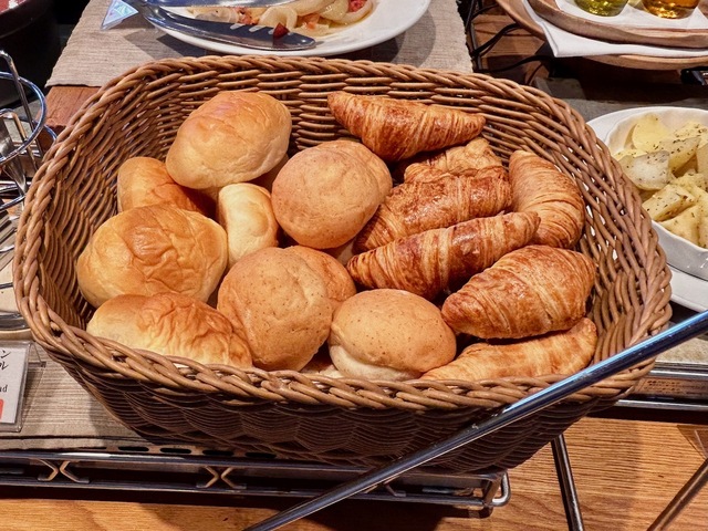 【ヴィラッツァ ドゥエ】パンは2種類用意されていました