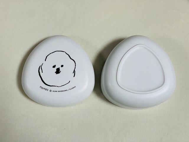 裏地はシンプルな無地で使いやすいです