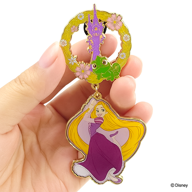 コレクションピンバッジ　ラプンツェル＆パスカル　1,980円