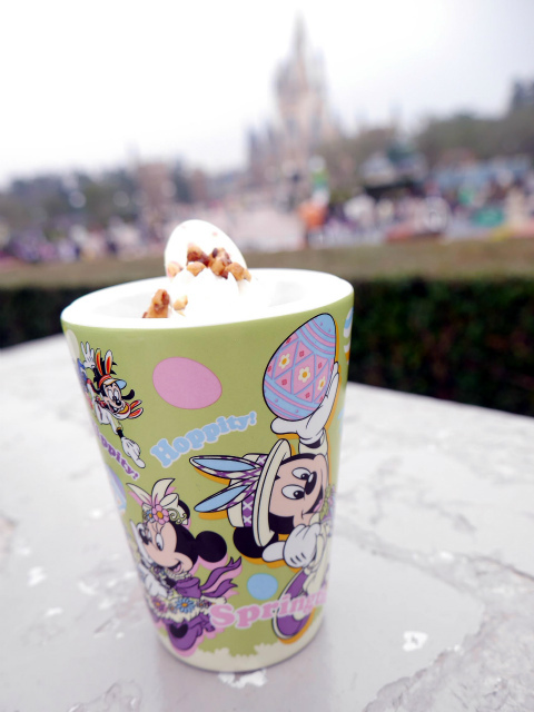 22　カスタードプリン、スーベニアカップ／東京ディズニーランド「ディズニー・イースター2015」©Disney
