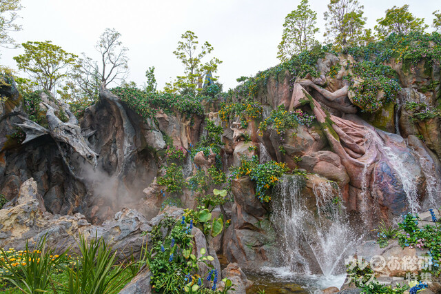 ファンタジースプリングス　ロックアート