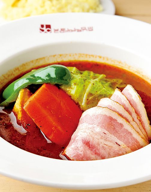 スープカレーの名店／札幌スープカレー イエローカンパニー（恵比寿）　ベーコン＆キャベツ 1150円