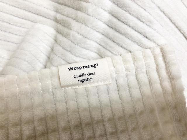 【3COINS】静電気防止ワッフル風ブランケット／タグが可愛い