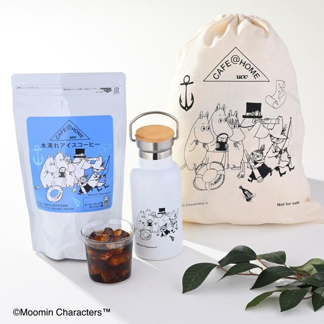 「オリジナル巾着付き『CAFE@HOME ムーミン谷 水淹れアイスコーヒー&ボトルセット」＜価格：4,499円（税込）＞【ムーミンのオリジナル巾着付きセットも♪『CAFE@HOME ムーミン谷 水淹れアイスコーヒー』が4月23日より数量限定で登場！】